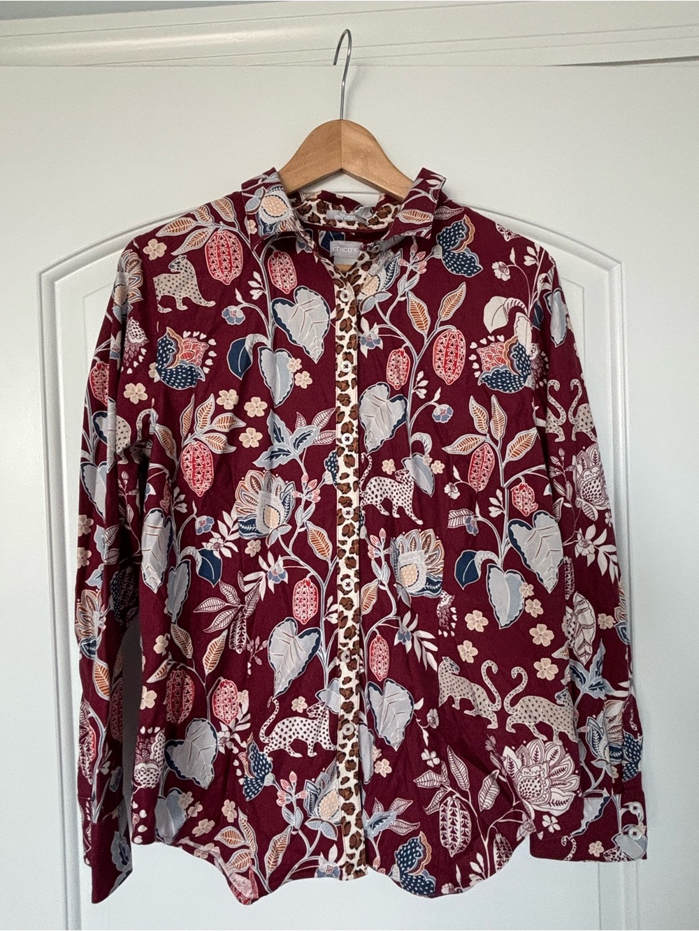 Chico’s no iron Floral cheetah Button-Up Shirt Deep Burgundy size 2 (large)